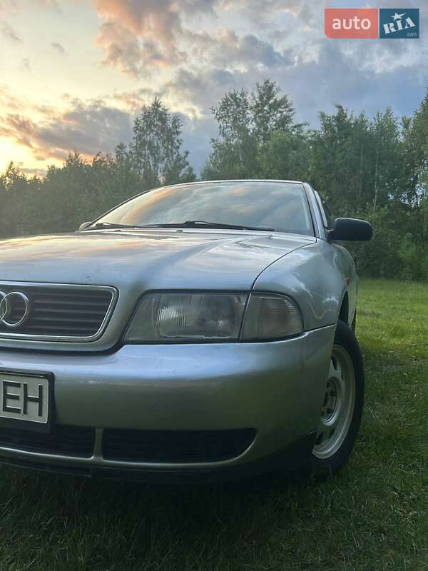 Седан Audi A4 1996 в Коростене