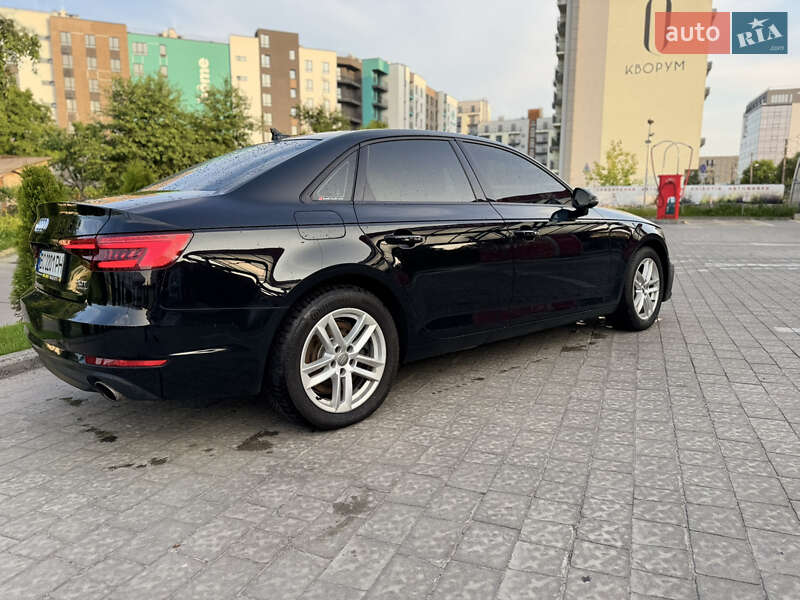 Седан Audi A4 2016 в Львове