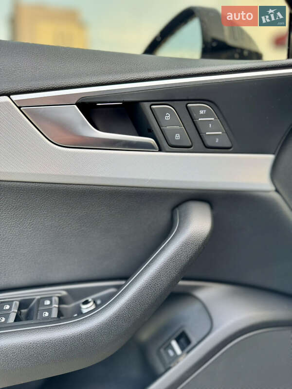 Седан Audi A4 2016 в Львове