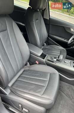 Седан Audi A4 2017 в 