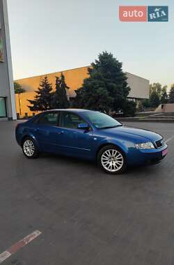 Седан Audi A4 2004 в 