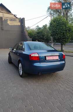 Седан Audi A4 2004 в 