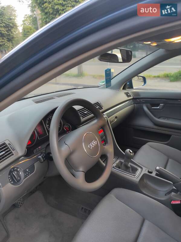 Седан Audi A4 2004 в Каменском