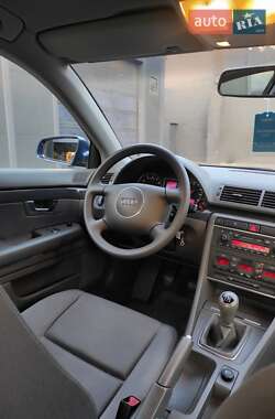 Седан Audi A4 2004 в 