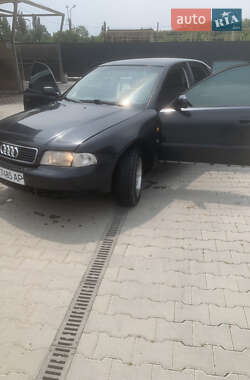 Седан Audi A4 1997 в 