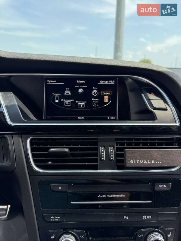 Седан Audi A4 2015 в Львові