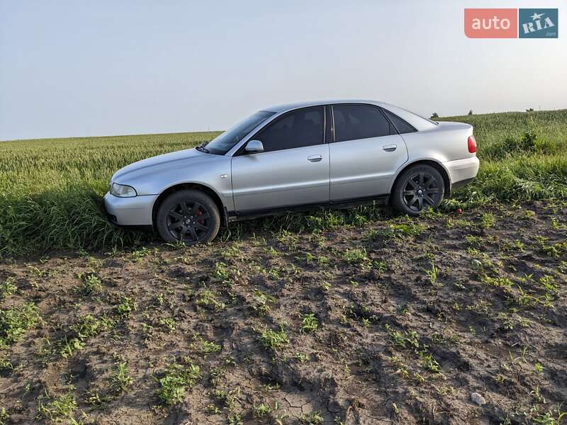 Седан Audi A4 1999 в Теофіполі