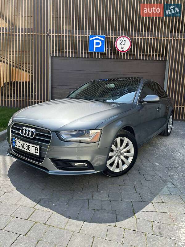 Седан Audi A4 2012 в Львове