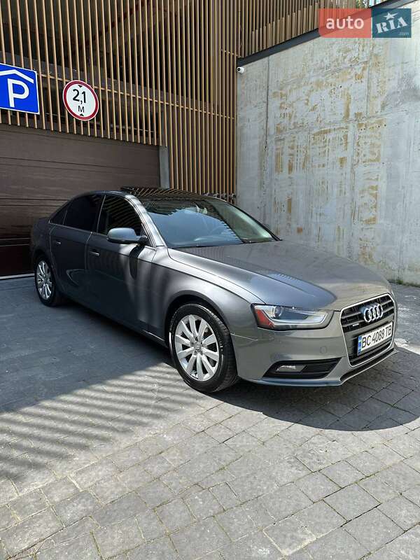 Седан Audi A4 2012 в Львове
