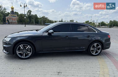 Седан Audi A4 2016 в 