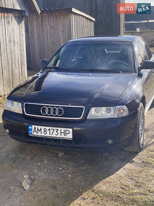 Седан Audi A4 1996 в Быковке