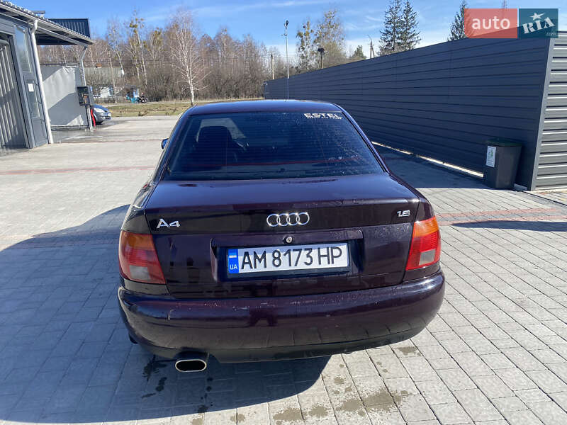 Седан Audi A4 1996 в Быковке
