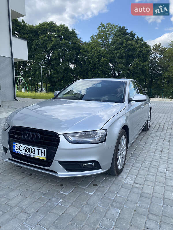 Седан Audi A4 2013 в Львові