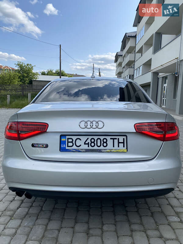 Седан Audi A4 2013 в Львові