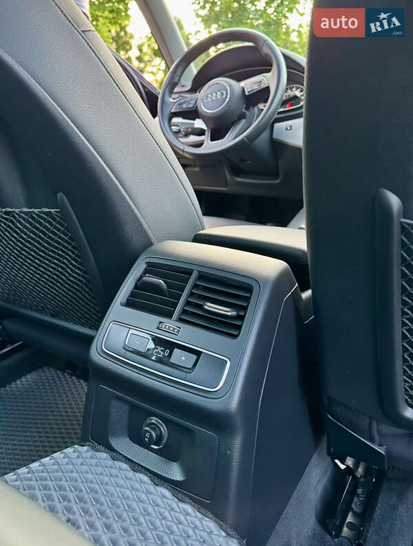 Седан Audi A4 2017 в Львове