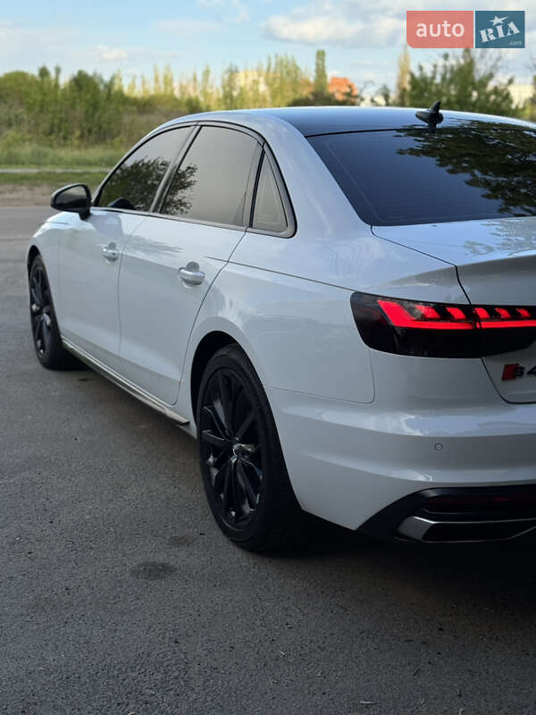 Седан Audi A4 2020 в Киеве