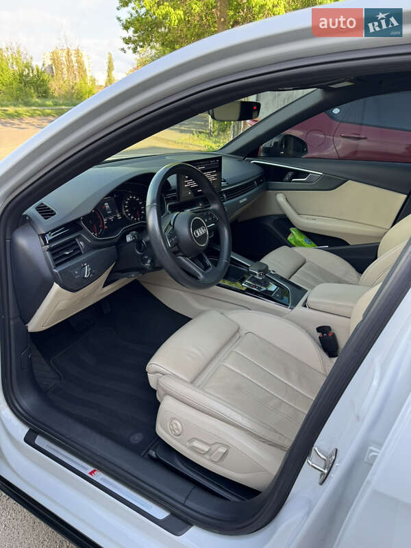 Седан Audi A4 2020 в Киеве