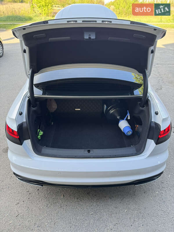 Седан Audi A4 2020 в Киеве