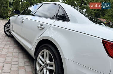 Седан Audi A4 2018 в 