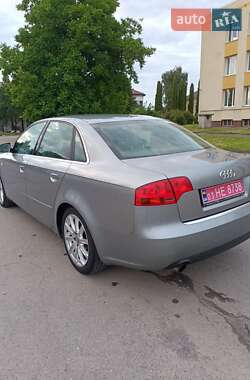 Седан Audi A4 2004 в 