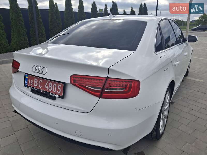 Седан Audi A4 2013 в Каменец-Подольском