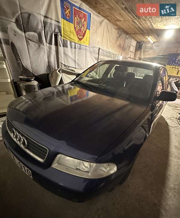 Седан Audi A4 2000 в Киеве