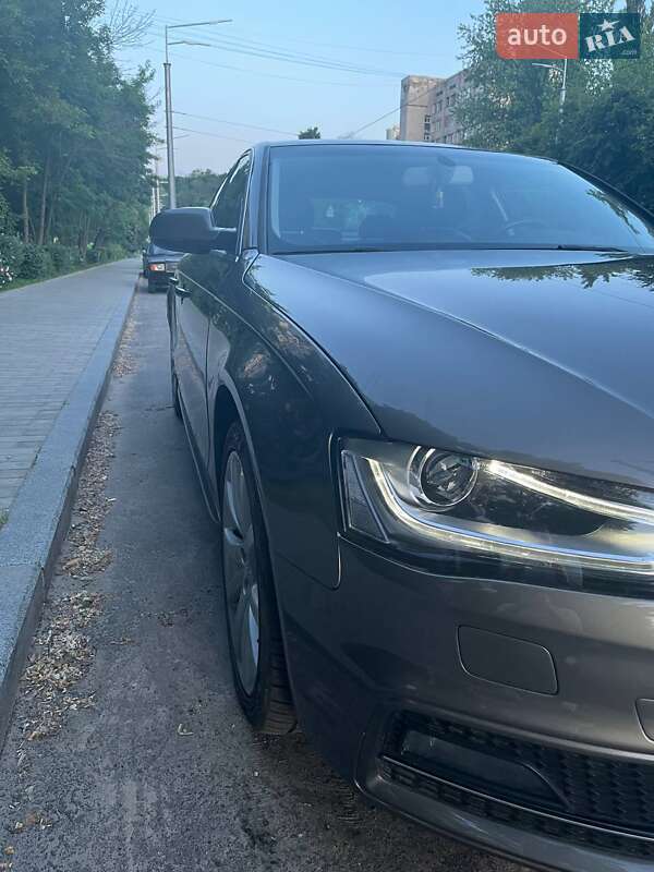 Седан Audi A4 2013 в Киеве