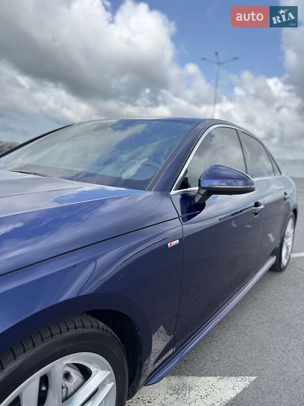 Седан Audi A4 2023 в Львове