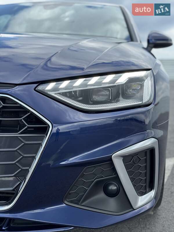Седан Audi A4 2023 в Львове