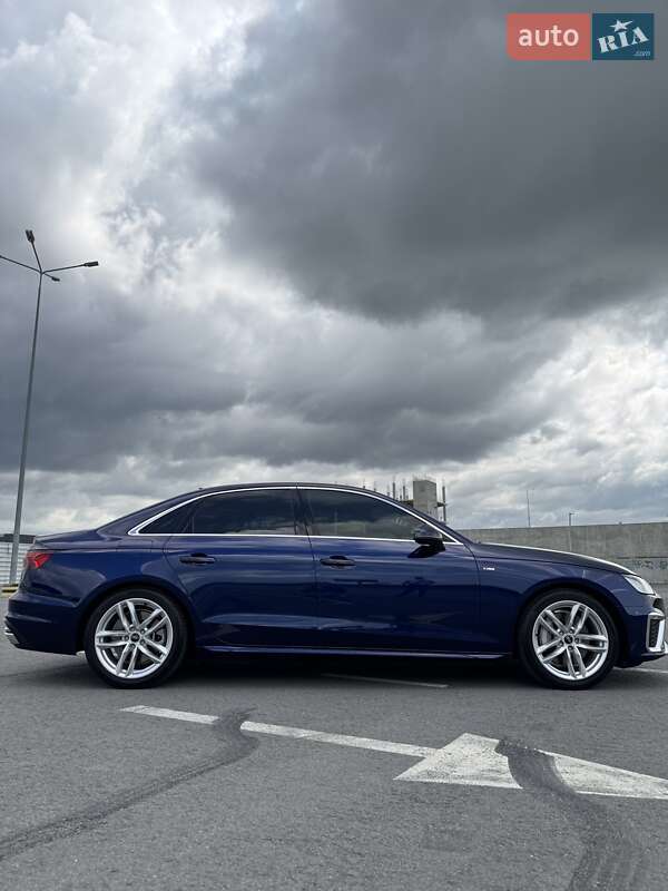 Седан Audi A4 2023 в Львове