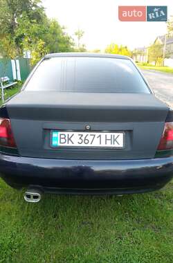 Седан Audi A4 1998 в 