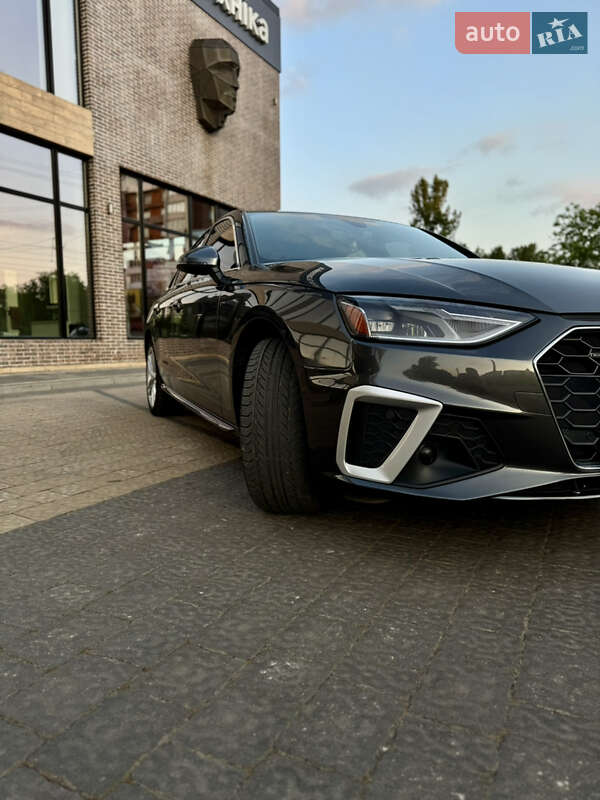 Седан Audi A4 2020 в Івано-Франківську