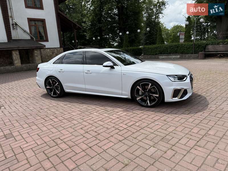 Седан Audi A4 2022 в Виннице