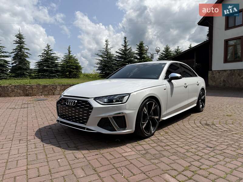 Седан Audi A4 2022 в Виннице