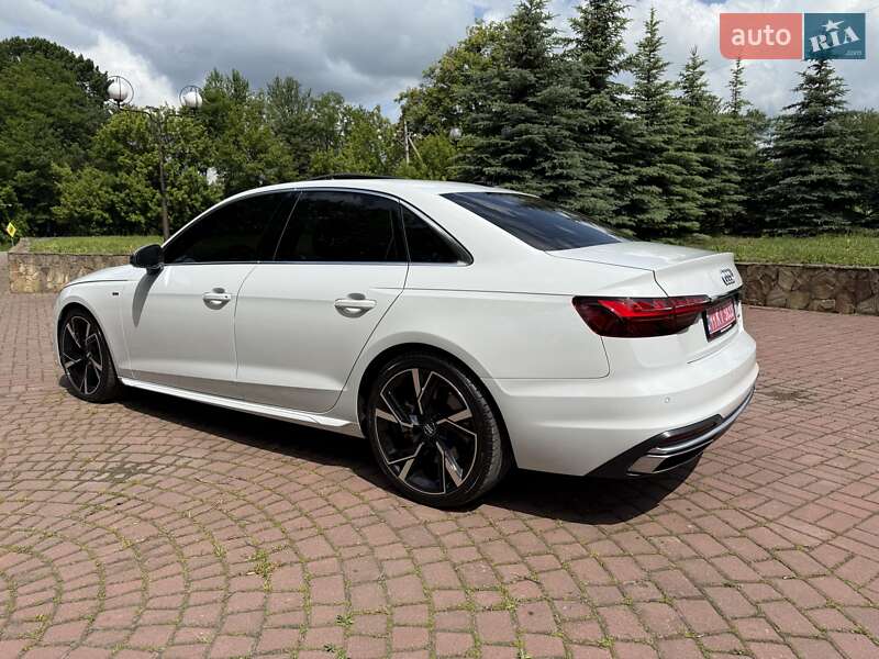 Седан Audi A4 2022 в Виннице
