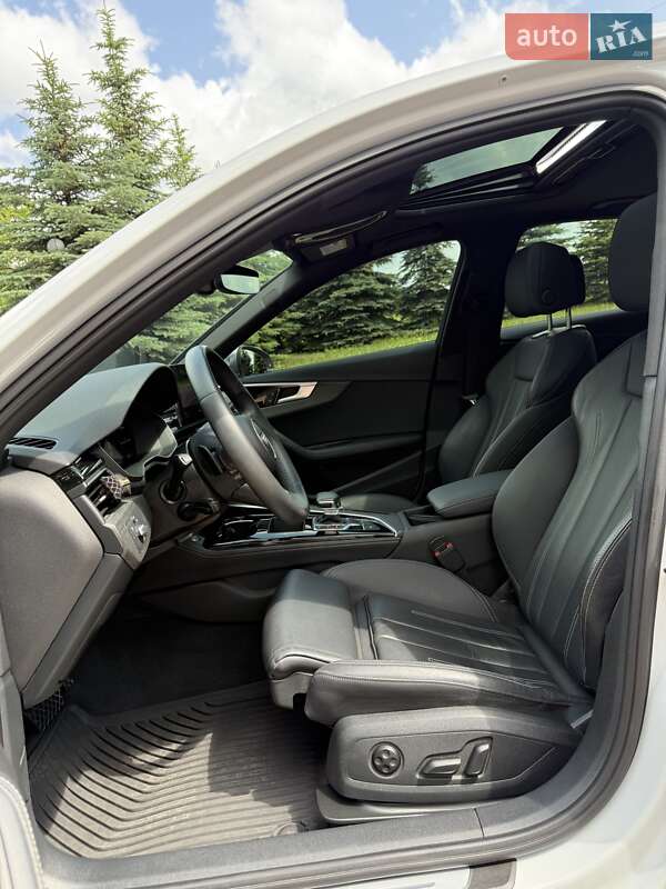 Седан Audi A4 2022 в Виннице