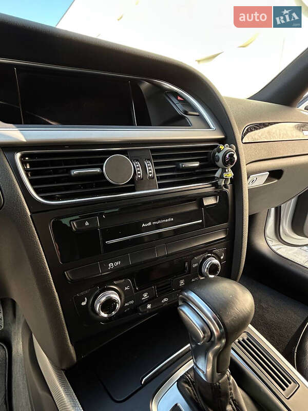 Седан Audi A4 2013 в Луцке