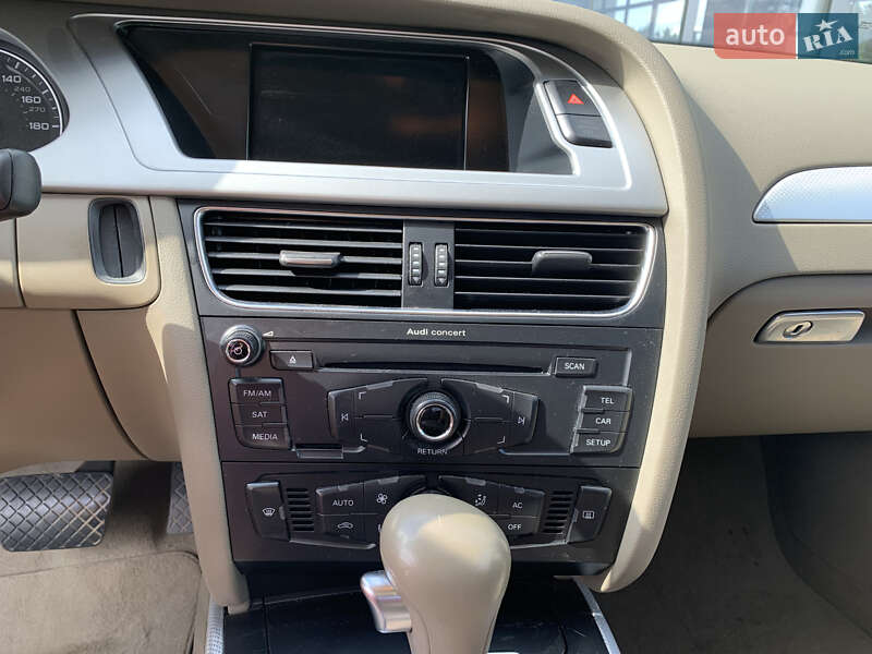 Седан Audi A4 2010 в Ирпене