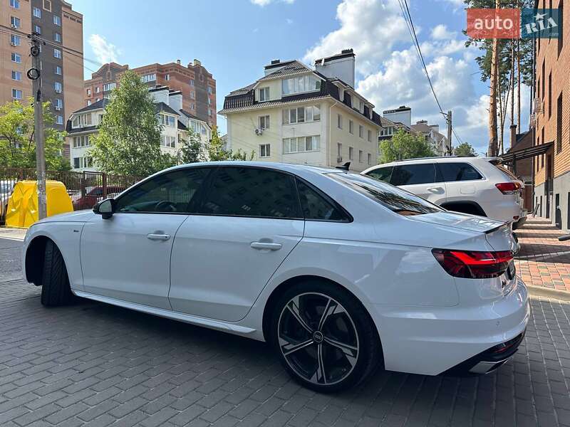 Седан Audi A4 2022 в Киеве