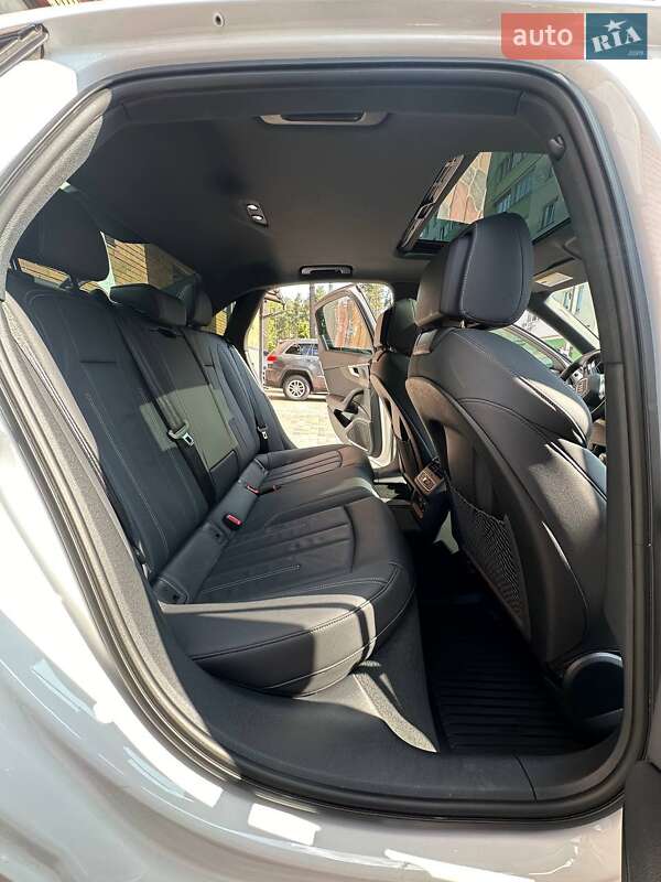 Седан Audi A4 2022 в Киеве