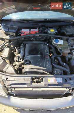 Седан Audi A4 1996 в 