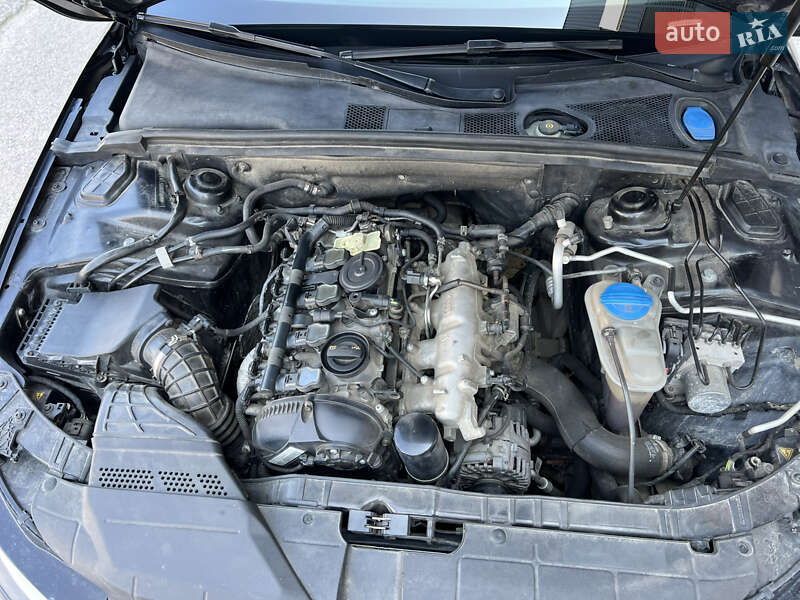 Седан Audi A4 2013 в Львове
