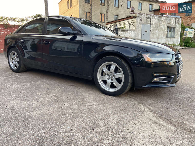 Седан Audi A4 2013 в Чернігові