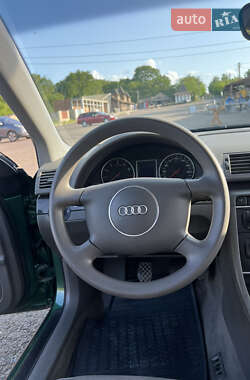 Седан Audi A4 2001 в 