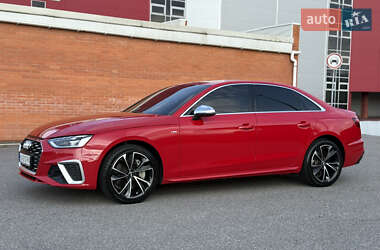Седан Audi A4 2020 в 