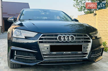 Седан Audi A4 2018 в 