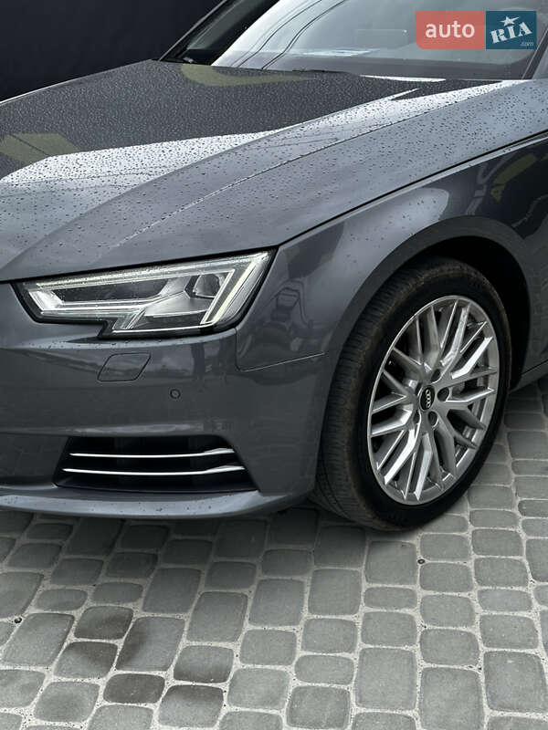 Седан Audi A4 2018 в Львове