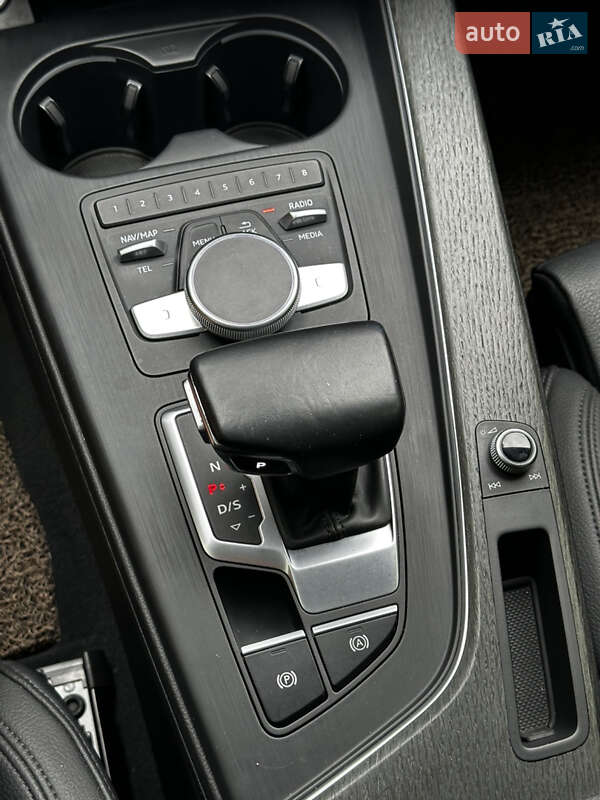 Седан Audi A4 2018 в Львове
