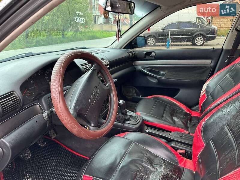 Седан Audi A4 1997 в Вижниці