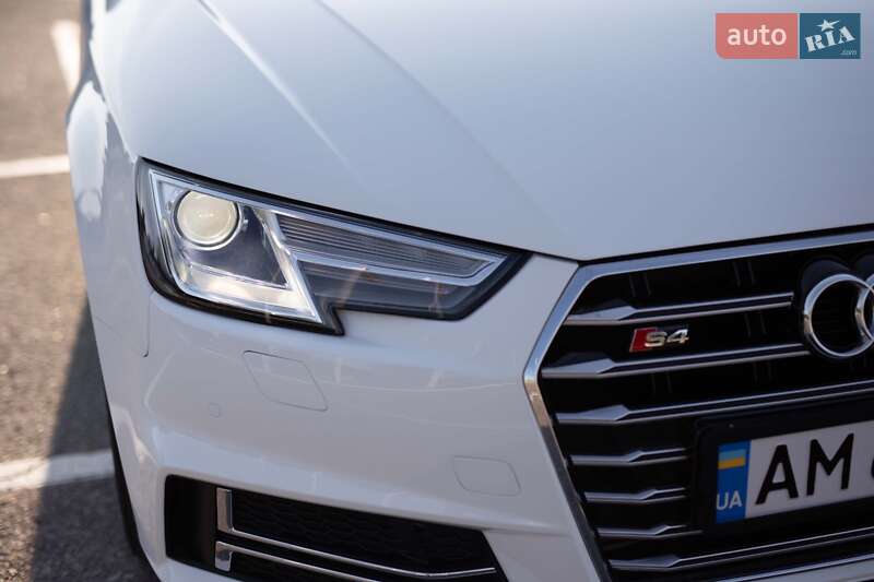 Седан Audi A4 2017 в Житомирі